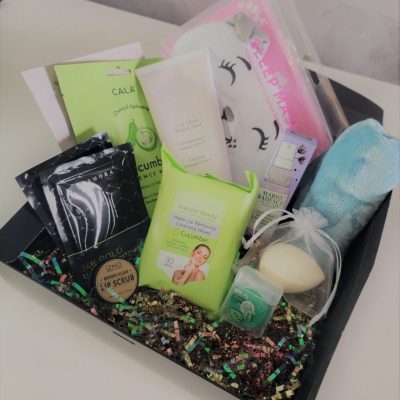 A tray of beauty products and accessories